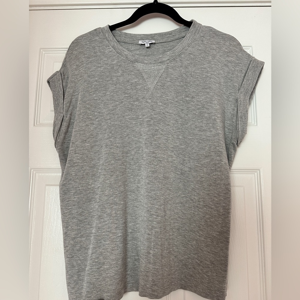 Grey sporty sleeveless top 👀